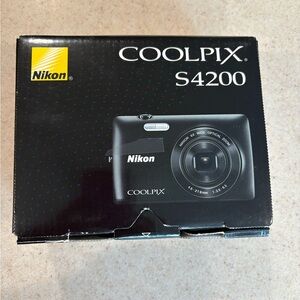 Nikon COOLPIX S4200 Black Compact Digital Camera Packaging brand new in box!